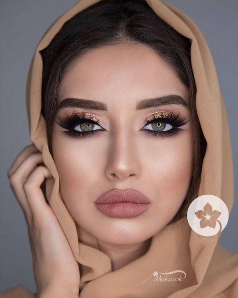 Makeup With Contacts, Arabian Photoshoot, Tuvana Turkay, Hijabi Makeup, Arabic Make-up, Arabic Eye Makeup, Middle Eastern Makeup, Teknik Makeup, Hijab Makeup