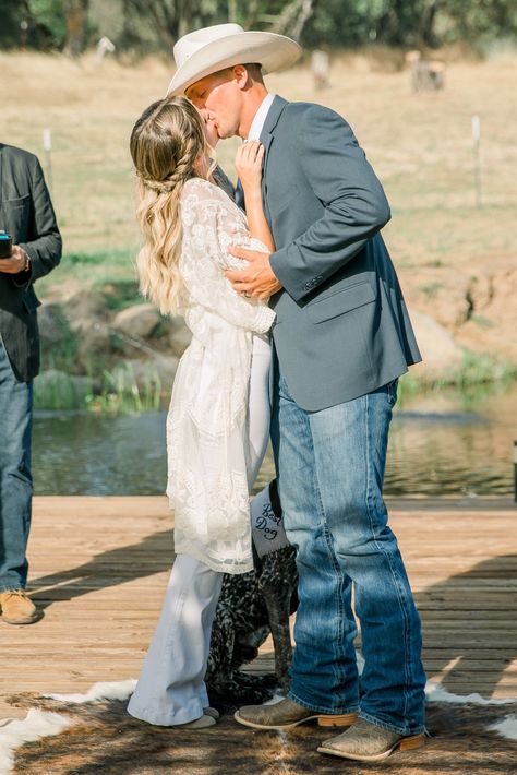 Bride In Jeans Wedding, Casual Wedding Outfit Bride Jeans, Bride In Jeans And Blouse, Bride With Jeans, Bridesmaids In Jeans, Casual Bride Outfit Jeans, Grooms Attire Jeans, Jeans At Wedding, Bride In Jeans