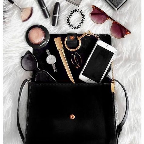 rubytuesday444 Flatlay Bag Photography, Instagram Flatlay Ideas, Bags Flatlay, Bag Aesthetic Photography, Bag Flatlay, Flat Lay Photography Fashion, Flatlay Makeup, What's In My Purse, Photography Bags