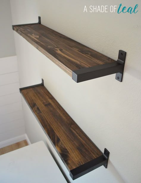 Rustic DIY Bookshelf with IKEA Ekby Brackets | Wooden planks at hardware stores that are labelled 1" are actually 3/4"—just an industry standard thing.  to get a perfect fit, you have to buy a stair tread that measures exactly 1" (she got hers at Lowes) and trim lengthwise to fit the braket.  The blogger here used “Dark Walnut” by Minawax for the stain. Diy Shelves Easy, Ikea Ekby, نباتا�ت منزلية, Floating Shelves Bathroom, Floating Shelves Diy, Bookshelves Diy, Estantes Flotantes, Easy Home Decor, Decor Minimalist