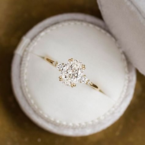 Melanie Casey Fine Jewelry on Instagram: "Some of the new pieces we added to our site this week! Swipe to see some new diamond engagement ring releases and the *most loved* addition to our bracelet collection ever! I'm so excited about the official release of our very first diamond line bracelet! The diamond Wisp Bracelet is perfectly clean and minimal, while also being supremely sparkly. It has my favorite bracelet clasp of all time. It clicks into place for a strong hold and won't catch o Engagement Ring Minimalist, Gold Promise Ring, Prong Engagement Rings, Promise Ring For Her, Oval Cut Engagement Ring, Gold Promise Rings, Cvd Diamond, Claw Prong, Dream Engagement