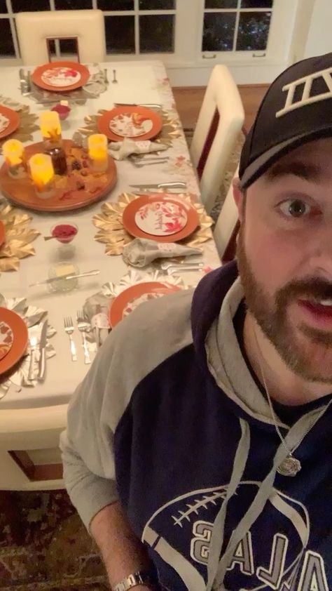 Chris Young on Instagram: “Happy Thanksgiving!!!!!! 🦃🍽🍁 #turkeyday” Chris Young Concert, Chris Young Music, Old Man Pictures, Credit Card App, Chris Young, Austin Butler, Guy Pictures, Happy Thanksgiving, Country Music