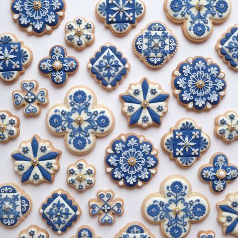 Intricate Cookie Decorating, Blue Decorated Cookies, Blue Cookies Decorated, Decorated Macarons, Flood Cookies, Royal Iced Cookies, 귀여운 음식 그림, Sugar Cookie Designs, Pretty Cookies