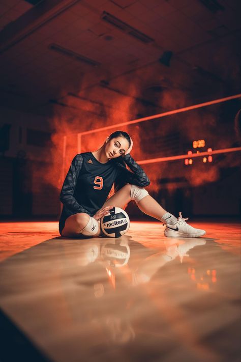 Volleyball Team Photos, Senior Sports Photography, Sports Team Photography, Sport Photoshoot Ideas, Volleyball Team Pictures, Sports Photoshoot, Basketball Senior Pictures, Volleyball Photography, Volleyball Senior Pictures