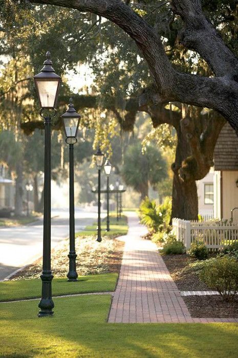 London Street Spider Post/Column Mount Brick Sidewalk, Just A Small Town Girl, Small Town Girl, Street Lamp, London Street, Alam Yang Indah, Street Light, Pretty Places, Lush Green