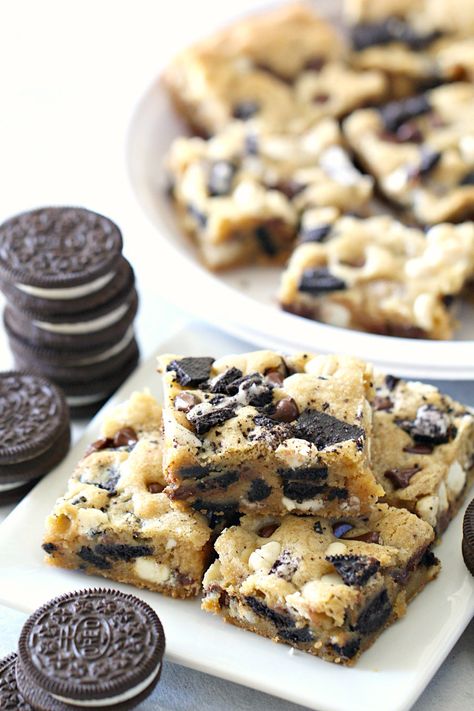 Oreo Blondies, Best Blondies Recipe, Six Sisters Stuff, Blondies Recipe, Peanut Butter Bars, Oreo Dessert, S'mores, Brownie Bar, Chewy Cookie