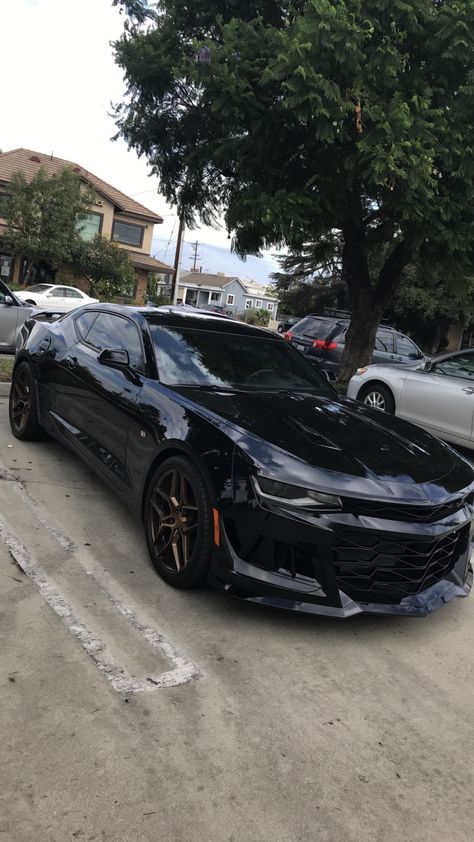 Black Camaro SS with Bronze Rims Black Camaro, Camaro Interior, Custom Camaro, Camaro Car, Chevy Cars, Cars Brand, 2160x3840 Wallpaper, Car Black, Camaro Zl1