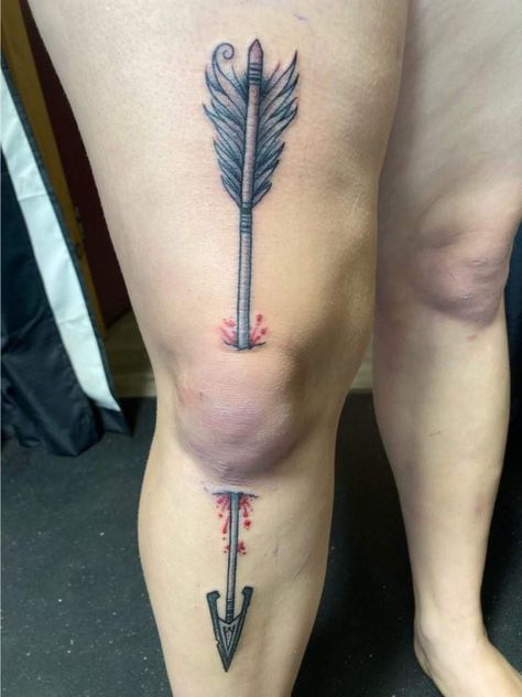 Tattoo of an arrow through the knee Arrow In The Knee Tattoo, Arrow Sleeve Tattoo, Arrow Knee Tattoo, Skyrim Tattoo Design, Arrow To The Knee Tattoo, Skyrim Shout Tattoo, Skyrim Inspired Tattoos, Dragon Age Origins Tattoo, Skyrim Tattoo Sleeve