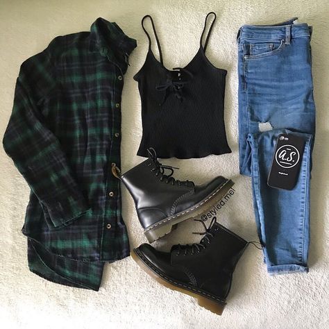 Green Flannel Outfit, Mid 30s, Regular Outfits, Gig Outfit, Billionaire Homes, Edgy Vibes, Hipster Shoes, Layered Outfits, Haunting Adeline