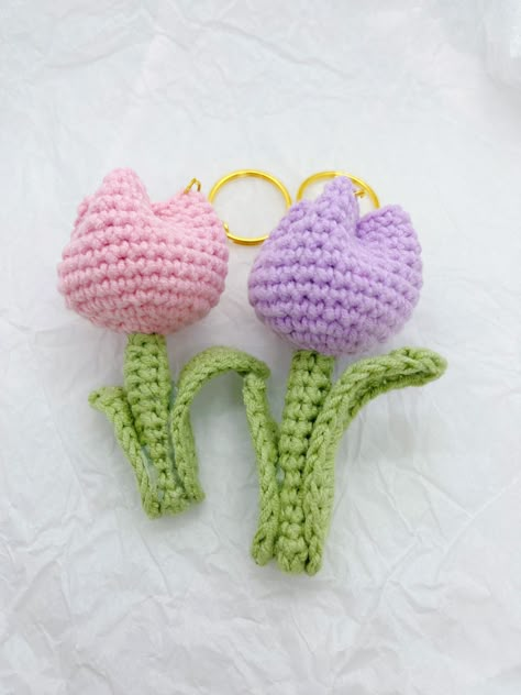 Crochet Keyring Free Pattern, Gifts Crochet, Diy Crochet Bag, Crocheting Patterns, Beginners Crochet, Crochet Keychain Pattern, Gift Crochet, Crochet Wedding, Crochet Plant