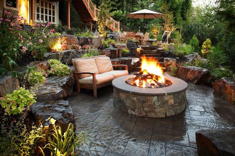 Outdoor Fire Pit Seating, Design Per Patio, Backyard Resort, Terraced Backyard, Fire Pit Seating Area, Terrasse Design, Fire Pit Landscaping, Rustic Patio, Round Fire Pit