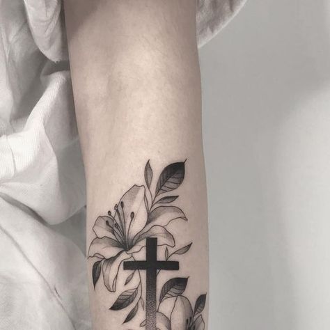 529 likes, 1 comments - cheri122_ta on July 1, 2019: "百合與點陣十字🙏 #lilytattoo #crosstattoo #cross #linework #lineart #ink #inkgirls #tat..." Cross Tattoo, July 1, Tatting, Tattoo Ideas, Sunflower, Lily, Tattoos, Quick Saves