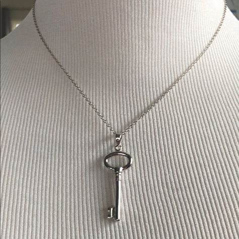 Nwot! Cute Key Necklace, Length Can Be Adjusted. Key Necklace Aesthetic, Sofia Character, Alex Core, Cluttered Mind, Silver Key Necklace, Key Necklaces, Money Buys Happiness, Perfume Necklace, Dagger Necklace