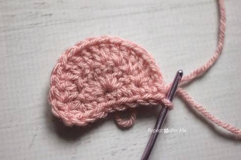 J is for Jellyfish: Crochet Jellyfish Applique - Repeat Crafter Me Crochet Jellyfish Applique, Crochet Sea Animals Applique, Mini Jellyfish Crochet Pattern Free, Crochet Hanging Jellyfish Pattern, Jellyfish Keychain Crochet Pattern, Crocheted Jellyfish, Repeat Crafter Me, Crochet Applique Patterns Free, Crochet Afghan Patterns Free