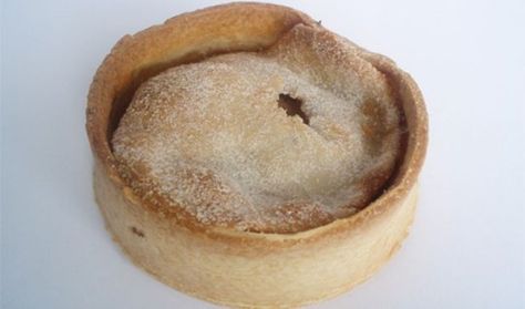 Make a Scotch pie yourself… | Metro News Scottish Meat Pie Recipe, Scotch Pie Recipe, Hot Water Pastry, Scottish Dishes, Meat Pie Recipe, Fried Chips, Mushy Peas, Scottish Recipes, Meat Pie