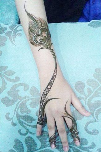 Top 15 Peacock Mehandi Designs with Pictures Palm Henna Designs, Peacock Mehndi Designs, Henne Tattoo, Jagua Henna, Tato Henna, Henna Art Designs, Mehndi Design Pictures, Modern Mehndi Designs, Stylish Mehndi Designs