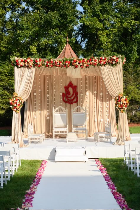 Wedding Mandap Backdrop, Marigold Mandap Decoration, Wedding Mantapa Decoration Indian, Diy Hindu Wedding Decorations, Mandap Muhurat Decoration, Engement Decoration At Home, Hindu Mandap Decoration, Mantapa Decoration South Indian, Hindu Wedding Backdrop