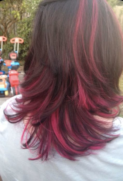 Hot Pink Hair Tips, Fuchsia Highlights, Fuchsia Hair Color, Fuchsia Hair, 2024 Hair Trends For Women, Black And Red Hair, Pink Hair Highlights, Pink Hair Streaks, Dark Pink Hair