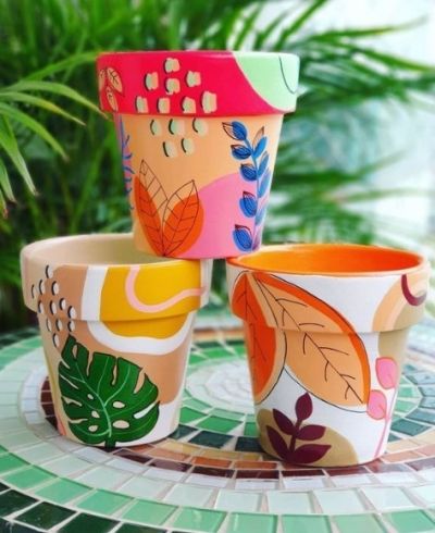 50 STUNNING Flower Pot Painting Ideas - Craftionary Plant Pot Design, Flower Pot Art, Plant Pot Diy, Flower Pot Design, Love Decor, Painted Pots Diy, Painted Plant Pots, Painted Clay Pots, House Plant Pots