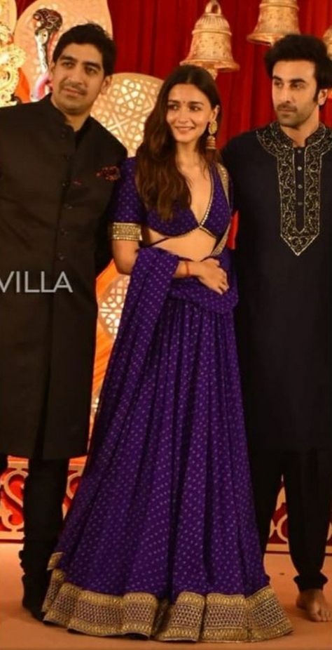 Alia Bhat Purple Lehenga Blouse, Alia Bhatt Purple Lehenga, Friends Wedding Indian Outfit, Indian Dress Up, Trendy Outfits Indian, Diwali Outfits, Indian Outfits Lehenga, Bollywood Dress, Lehenga Designs Simple