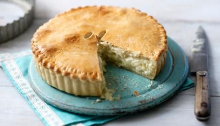 Cheese and onion pie recipe Onion Pie Recipe, Hairy Bikers Recipes, Cheese And Onion Pie, Vegetarian Pie, Onion Pie, Savoury Pies, Pie Maker, Scottish Recipes, Bbc Food