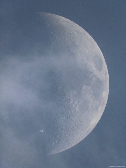 Photographer Maximilian Teodorescu captured what appears to be the starship Enterprise floating over the moon. (It's the International Space Station) You Are My Moon, Shoot The Moon, Moon Photos, Look At The Moon, Starship Enterprise, Space Pictures, Uss Enterprise, International Space Station, Space Nasa