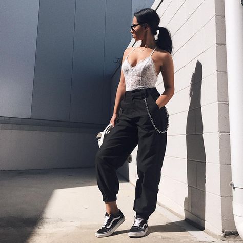 15 estilos de pants que se convertirán en tu nueva opción b Outfit Inspirations Edgy, Outfit Elegantes, Style Cargo, Lazy Day Outfits, Black Women Fashion, Outfit Goals, Edgy Outfits, Ladies Dress Design, Swag Outfits