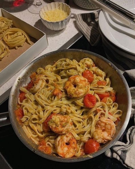 Prawns Aesthetic, Prawns Pasta, Creamy Prawn Pasta, Japanese Food Names, Prawn Pasta, Bakery Foods, Soul Food Dinner, Pasta Food, Yummy Pasta Recipes