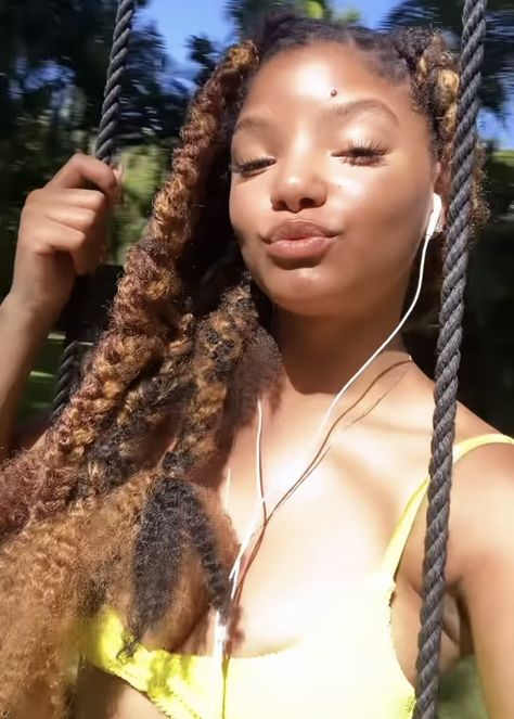 Halle Bailey Halle Bailey Magazine, Halle Bailey Twitter, Halle Bailey Aesthetic, Halle Core, Hailey Bailey, Melanin Aesthetic, Lil Mermaid, Chloe And Halle, Chloe X Halle