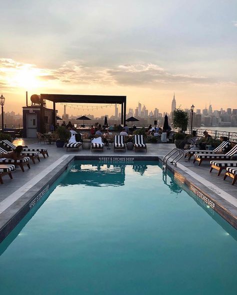 Hotel Rooftop Bar, Williamsburg Hotel, Rooftop Bars Nyc, Couples Things To Do, Hotel Rooftop, Things To Do In Nyc, Roosevelt Island, Best Rooftop Bars, Romantic Things To Do