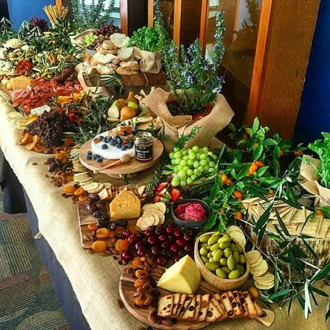 Here's a huge grazing table by @karakaraperth to feast your eyes on! Bohemian Food, Grazing Table Ideas, Wine Gallery, Cheese Table, Tafel Decor, Grazing Table, Cheese Party, Food Stations, Types Of Cheese