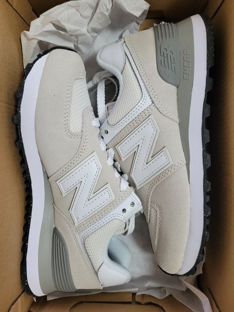 New Balance 574 Outfit Women, New Balance Shoes 574, Aesthetic Footwear, Nb 574, New Balances, New Balance Outfit, Custom Shoes Diy, Trendy Shoes Sneakers, Shoe Wishlist