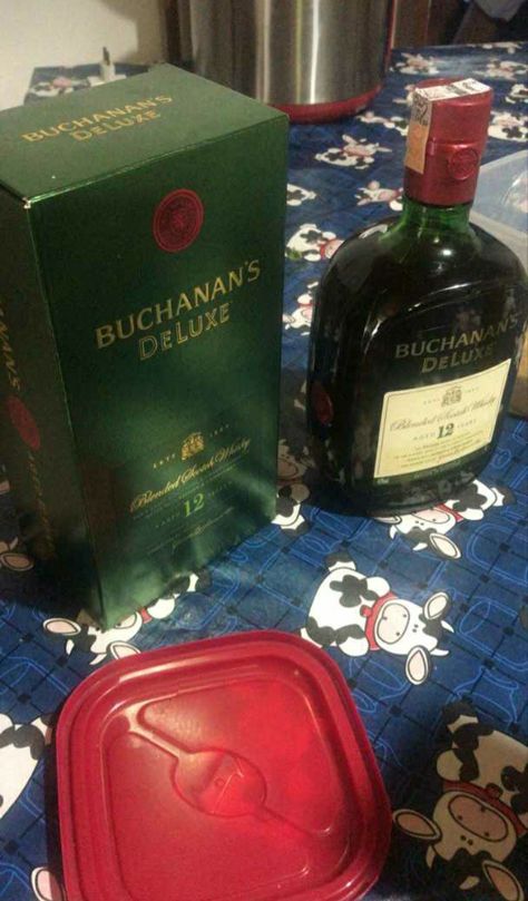 Buchanans Whiskey Fotos, Buchanans Whiskey, Buchanan Whiskey, Bebidas Fake, Buchanan Deluxe, Favelas Brazil, Home Alcohol Bar, Alcohol Bar, Mobile Wallpaper