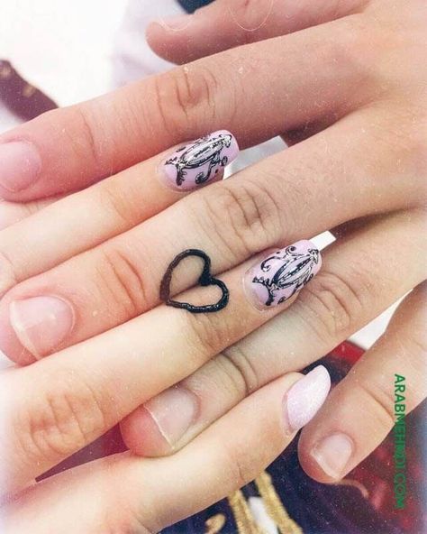 Friendship Henna Tattoos, Bff Henna Ideas, Matching Mehndi Designs, Fun Henna Designs Simple, Henna Designs Best Friends, Easy Simple Henna Designs For Beginners, Couples Henna Tattoo, Hannah Ideas Easy, Friendship Mehndi Designs