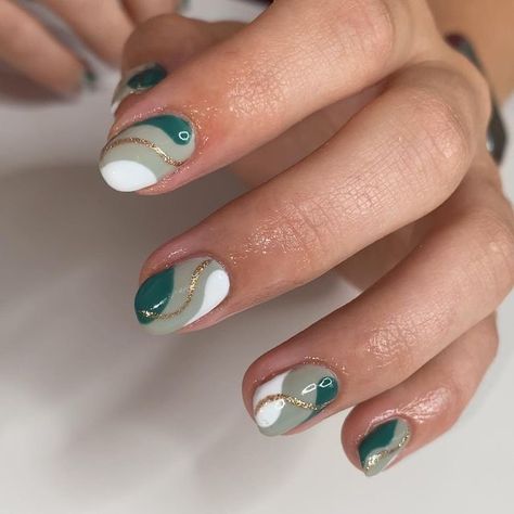 Green Toe Nails, Sage Green Nails, Pearl Nail Art, Gel French Manicure, Green Nail Art, Finger Nail Art, Green Nail Designs, Pearl Nails, Round Nails