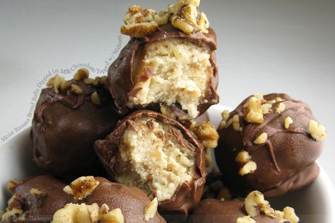 Bread Balls, Banana Bread Cake, Cake Ball Recipes, Cake Ball, Moist Banana Bread, Mini Treats, Baked Banana, Just Bake, Chocolate Topping