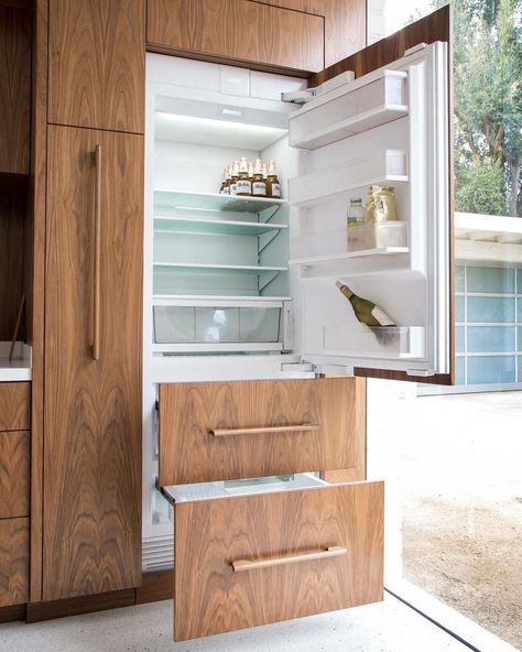 General Contractors specializing in high-end new construction, renovations, remodels & green building, in Los Angeles, CA Modern Fridge, Mid Modern, Modern Style Homes, Bakery Design, Little Cottage, Hollywood Hills, Wooden Sculpture, Wooden Kitchen, Mid Century Modern House