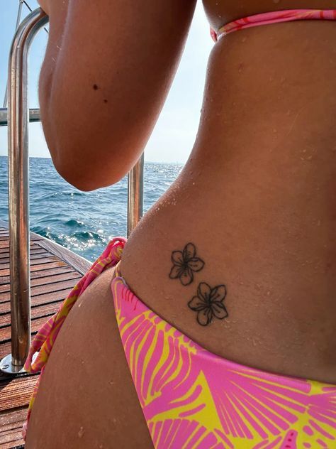 Beachy Tattoos Behind Ear, Tattoo For Waist For Women, Lower Side Tattoos Women, Female Waist Tattoo, Front Waist Tattoos For Women, Non Basic Tattoos For Women, Lower Back Small Tattoos For Women, Waist Band Tattoo, Ratio Placement Ideas