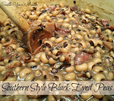 South Your Mouth: Southern Style Black-Eyed Peas Blackeyed Pea Recipes, Blackeyed Peas, Black Eyed Peas Recipe, Lucky Food, Comfort Food Southern, Pea Recipes, Christmas Food Dinner, Southern Cooking, Peach Cobbler