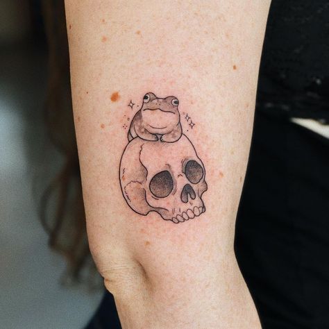 Tiny Skull Tattoos, Frog Skull, Coraline Tattoo, Los Angeles Tattoo, Frog Tattoos, Life Board, A Frog, Ink Ideas, A Skull