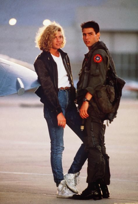 Top Gun - Movie Still Celebrity Couple Costumes, Top Gum, Tom Cruise Mission Impossible, Kelly Mcgillis, Tony Soprano, Jon Hamm, Celebrity Dads, Film Tv, Couple Halloween