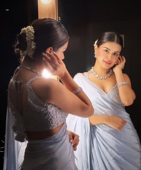 Engagement Preparation, Famous Indian Actors, Saree Wearing Styles, Pinterest Trends, Fancy Sarees Party Wear, Beautiful Casual Dresses, Desi Fashion Casual, Avneet Kaur, Trendy Blouse