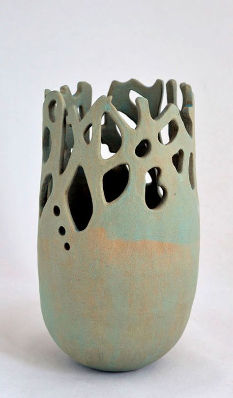 Vase with incised and cut-out details Ann-Decker Pierced Ceramics, Pierced Pottery, Pottery Handbuilding, Slab Pottery, Clay Vase, Ceramics Projects, Diy Vase, Ceramics Ideas Pottery, Keramik Vase