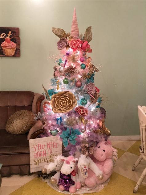 My unicorn tree. Spray painted it, added flowers, other decor, horn and ears. I hope this gets pinned a million times and I have inspired someone else on how to make a unicorn Christmas tree. Tree Unicorn, Unicorn Tree, Unicorn Christmas Tree, Christmas Tree Decorated, Unicorn Christmas, Diy Unicorn, Unicorn Ornaments, Creative Christmas Trees, Christmas Tablescape