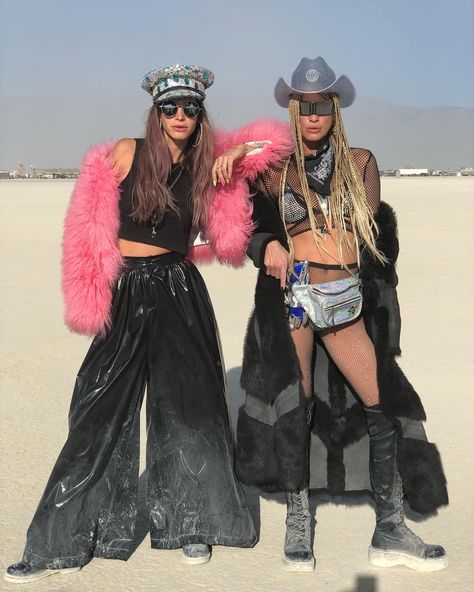 #burningman Burning Man Celebrities, Burning Man Animal Costume, Burning Man Plus Size, Burning Man Night Outfit, Festival Outfit Ideas 2023, Burning Man Costume Women, Burning Man Outfits Women, Burning Man Fashion Woman, Estilo Burning Man