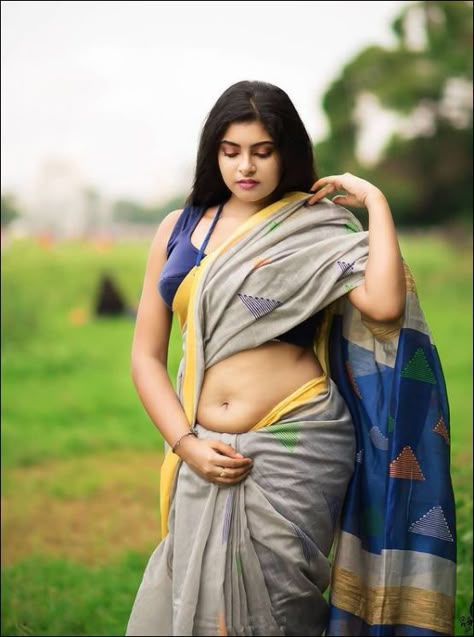 Women In Saree, Blouse Designs High Neck, Sai Pallavi, Hot Blouse, Saree Photoshoot, Foto Art, Women Photography, Beautiful Women Over 40