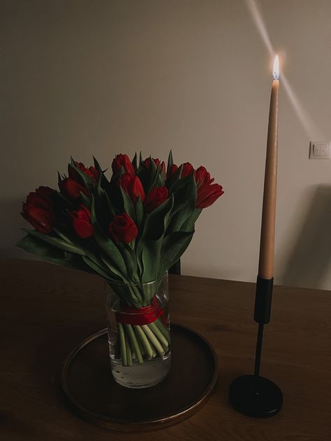 Red Tulips Aesthetic, Dark Red Tulips, Red Tulips Bouquet, Cookbook Club, Bouquet Of Tulips, Tulips Bouquet, Red Bouquet, Red Y, Tulips In Vase