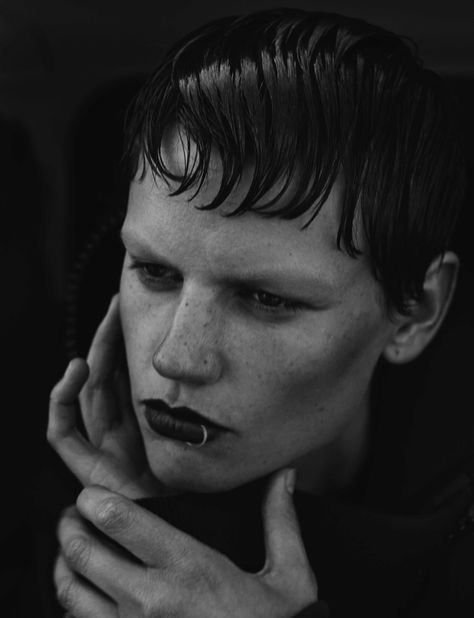 crazy in love - i-D Nonbinary Hair, Saskia De Brauw, Genderqueer Fashion, Wet Style, Muse Magazine, I D Magazine, Elle Spain, Fall 2014 Fashion, Magazine Interview