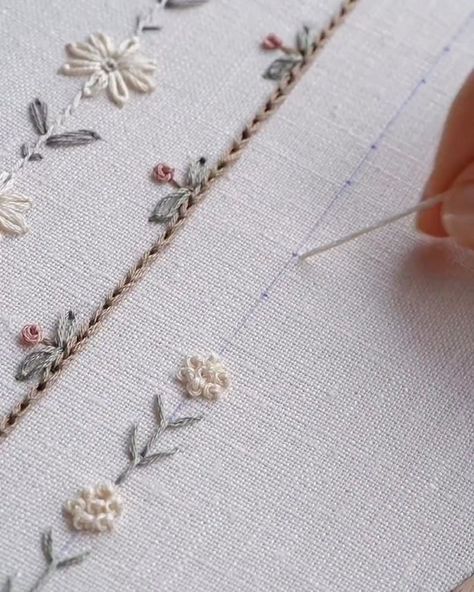 @diana_vingert | Instagram Basic Hand Embroidery Stitches, Simple Hand Embroidery Patterns, Embroidery Lessons, Diy Embroidery Designs, Sewing Crafts Tutorials, Handmade Embroidery Designs, Embroidery Stitches Tutorial, Hand Embroidery Projects, Pola Sulam