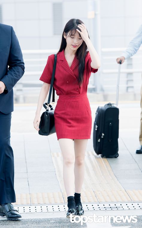 Iu Outfits, Cop Outfit, Korean Products, Easy Outfit, Iu Fashion, Pop Photos, Chongqing, Incheon Airport, Airport Fashion